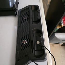 Ps4 With Stand And 3 Controller 