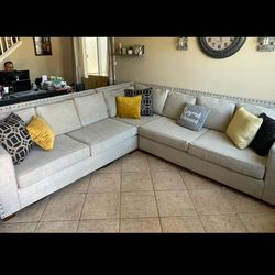 Beautiful Beige Sectional Couch!!