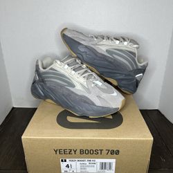 Yeezy Boost 700 V2 Adidas 