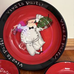 Vintage Viva La Pasta Serving Bowl and 4 Bowls Excellent Condition  Large Bowl is 13 is across and smaller are 9.25” across