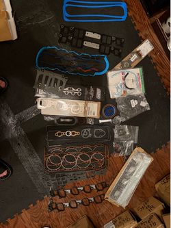 Sbc lot with a bunch of gaskets