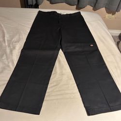 Men’s Black Dickies Size: 40x32, Color: Black