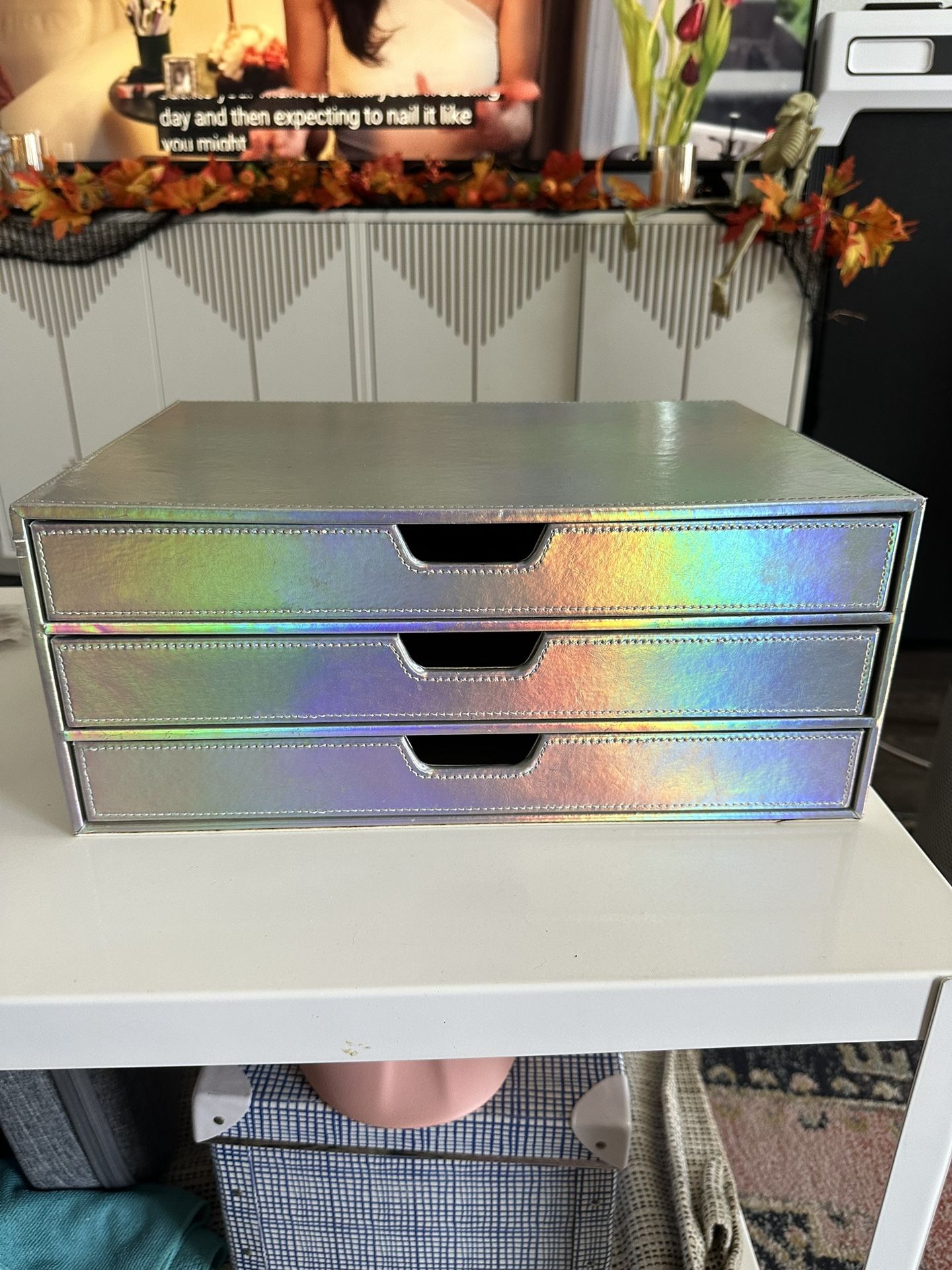 Holographic Drawers