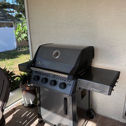Grill- Napoleon Freestyle series F425