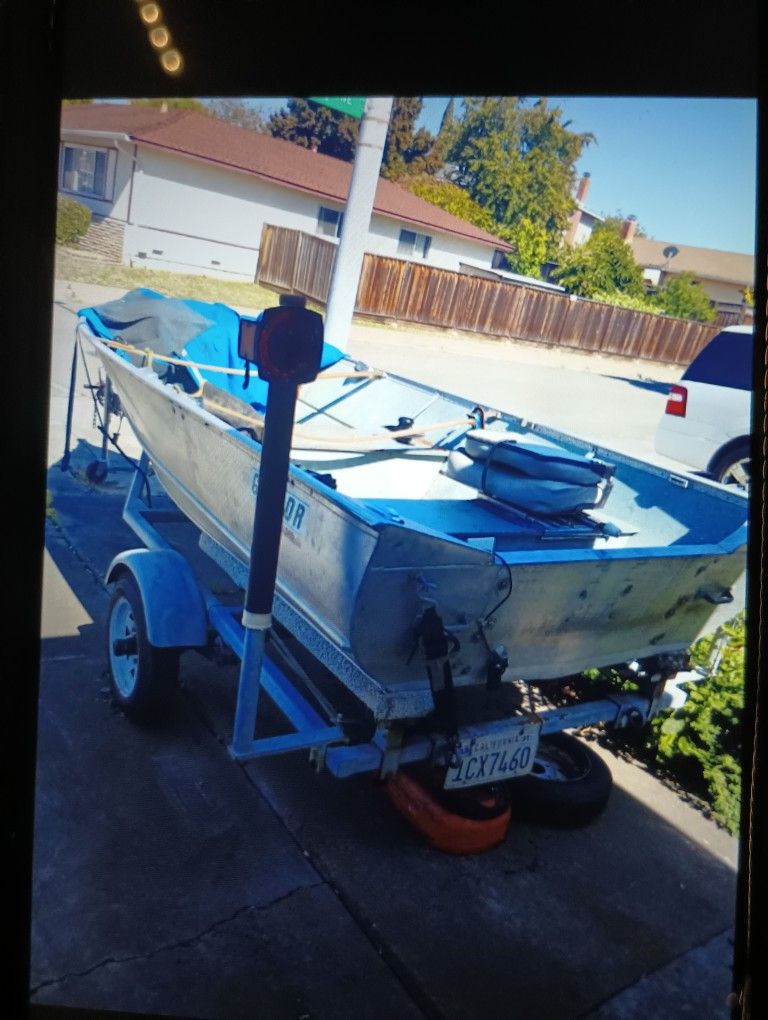 BOAT FOR SALE {GREGOR}
