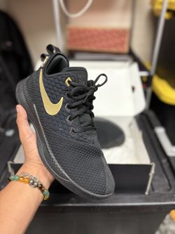 LeBrons Witness 3 Black/metallic