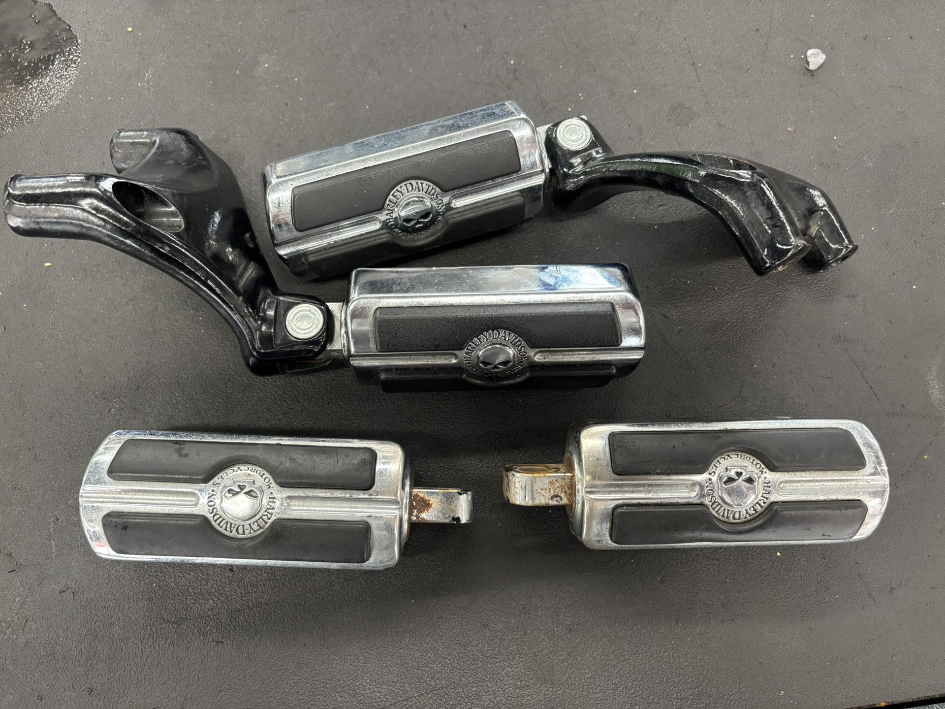 Sporster Front Pegs/Passenger pegs + Bracket