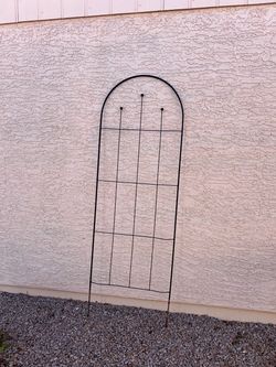 Arched trellis