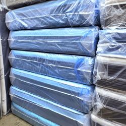 NEW KING PILLOWTOP MATTRESS AND BOX SPRING ‐