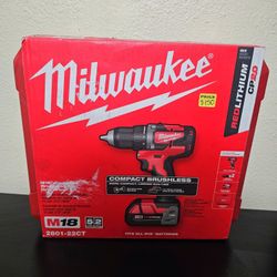 MILWAUKEE M18 BRUSHLESS DRILL KIT