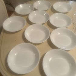 Correll Deep Bowl Style Dishes 8 1/2 Each On Diameter In Excellent Condition, No Chips Or Cracks