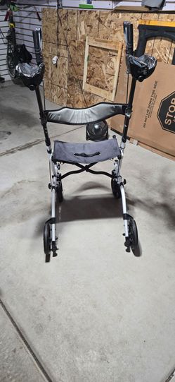 Upright rollator walker