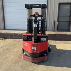 12ft Raymond Electric Pallet Stacker