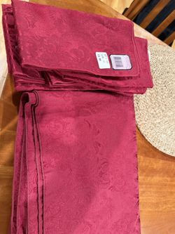 New Burgundy Tablecloth & 16 Napkins