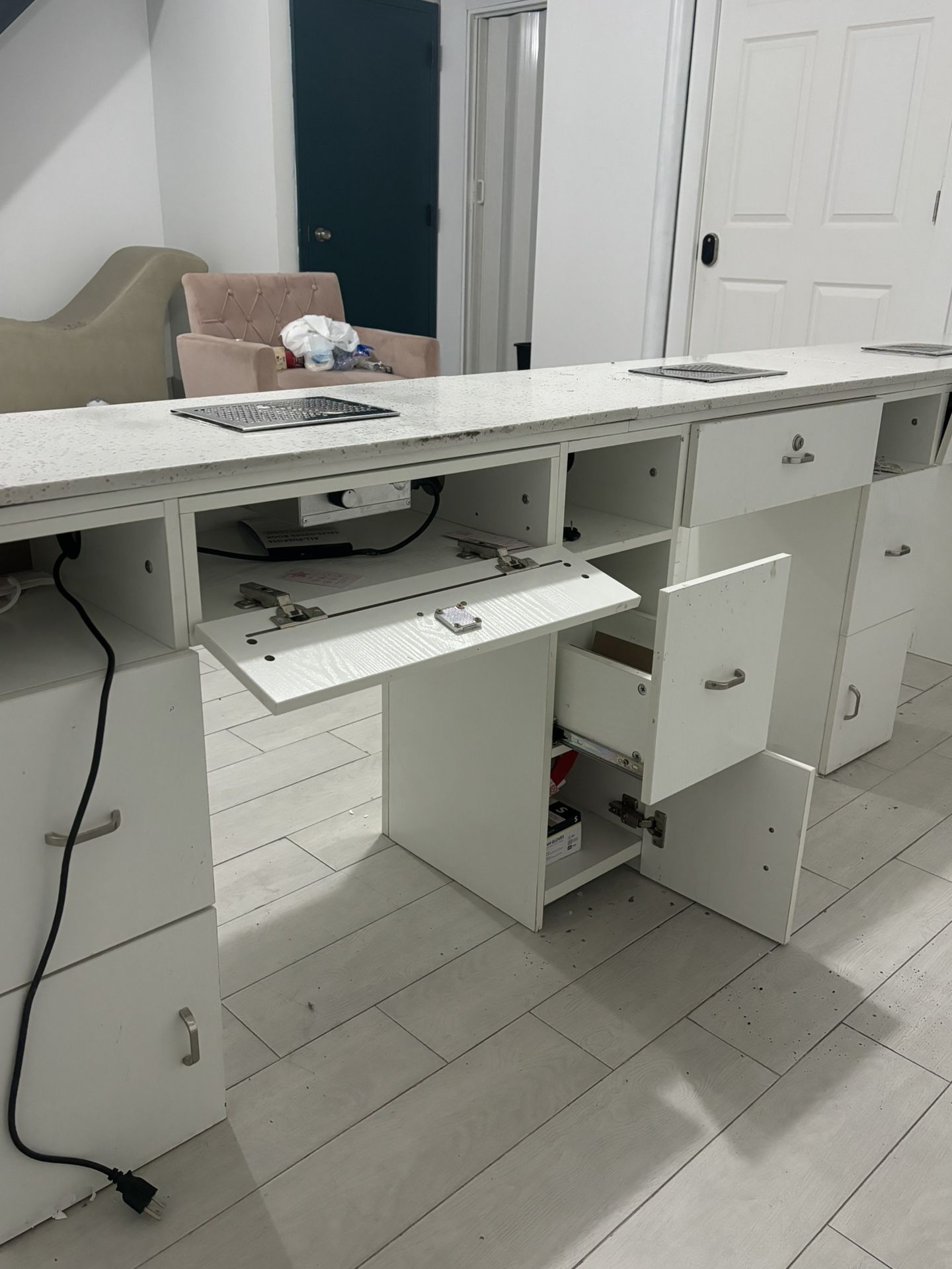 Nail table, 3 seater