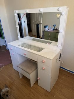 White Vanity With Lights And Stool With Storage