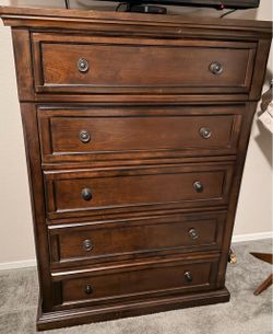 chest of drawers
