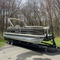 2021 Sun Tracker 22’ Party Barge DLX RFL
