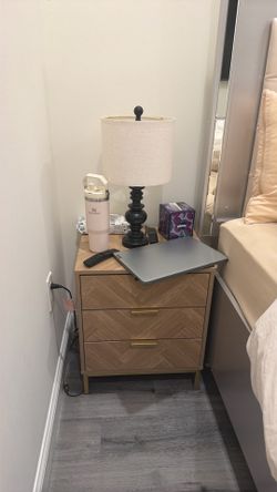 Set of 2 night stand and lamps