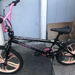 Mongoose Freestyle bicycle in excellent conditions $35