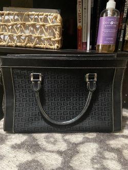 Vintage Y2K “G” Logo Purse