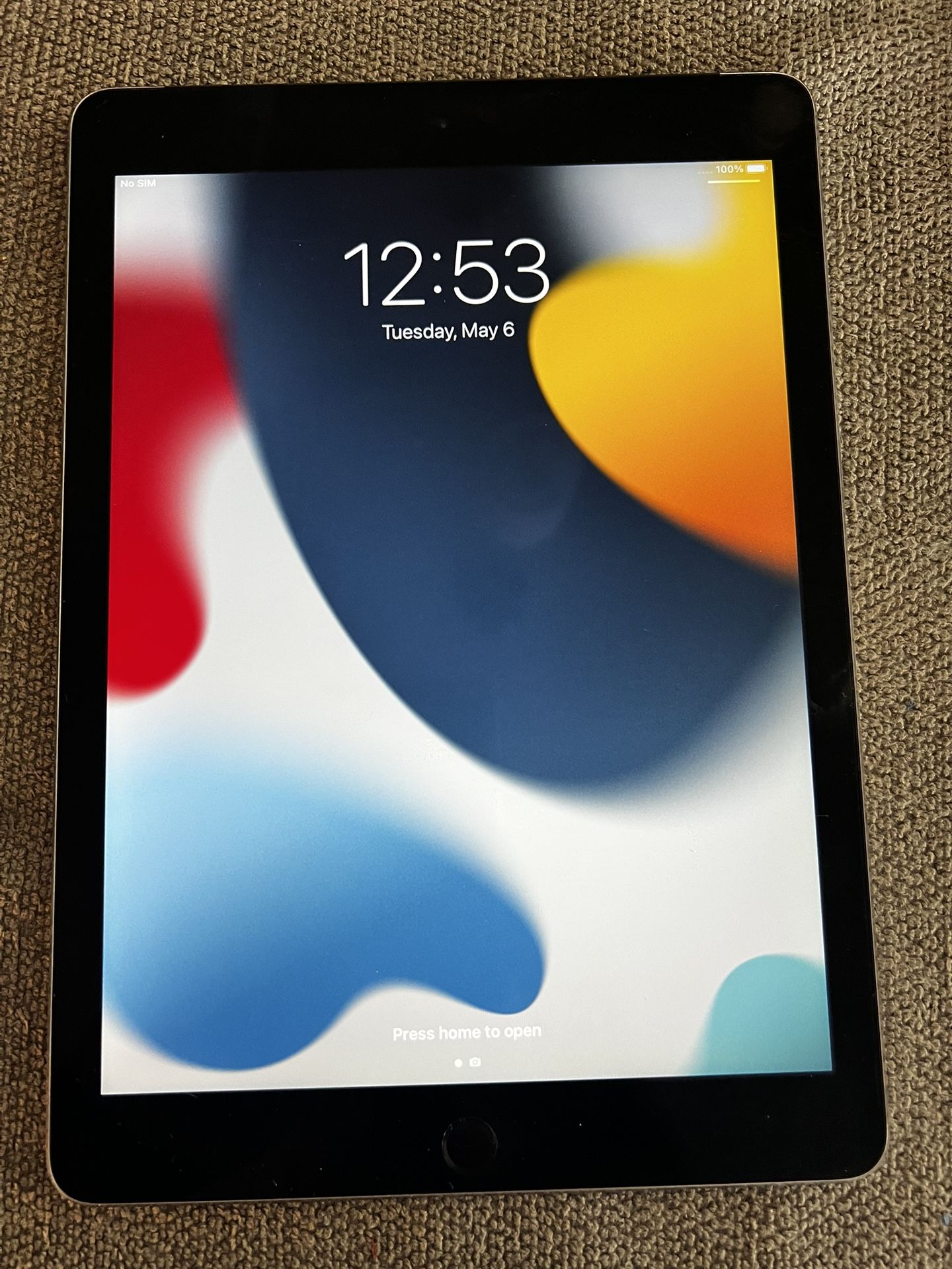 18 Apple iPad Air 2 Space Gray  A1567 MH2U2LL/A 16GB  Wi-Fi & Cellular Unlocked 15 Apple iPad Air 9.7" 16GB WiFi & Cellular