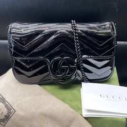 Gucci Women's Black GG Marmont Patent Super Mini Bag 