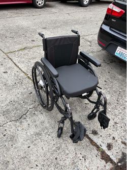 Small lightweight wheelchair