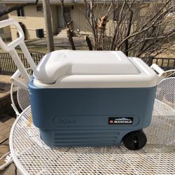 Igloo Max 5 Cold Wheelie Rolling Cooler