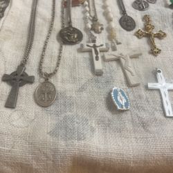Various vintage religious crosses/pendants earrings