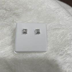 10k White Gold Natural Diamond Earrings