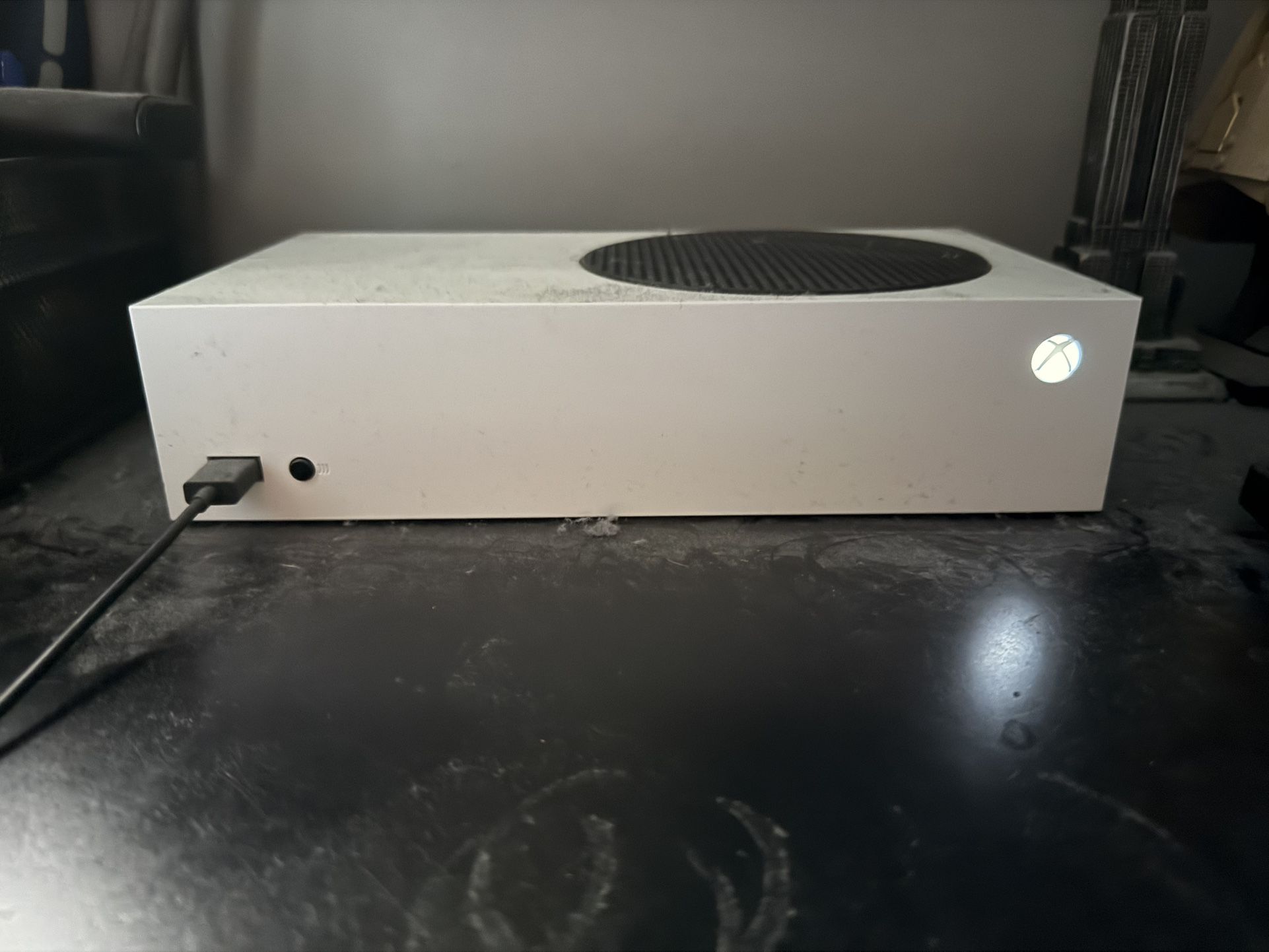Xbox Series S White 512GB Digital Console (Headset/Controller/Cables)