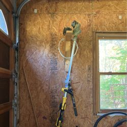 Dewalt 20 V weedeater with charger