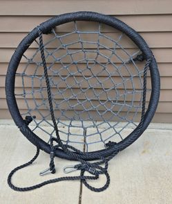 Round spiderweb swing