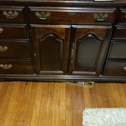 Dresser and TV cabinet dresser