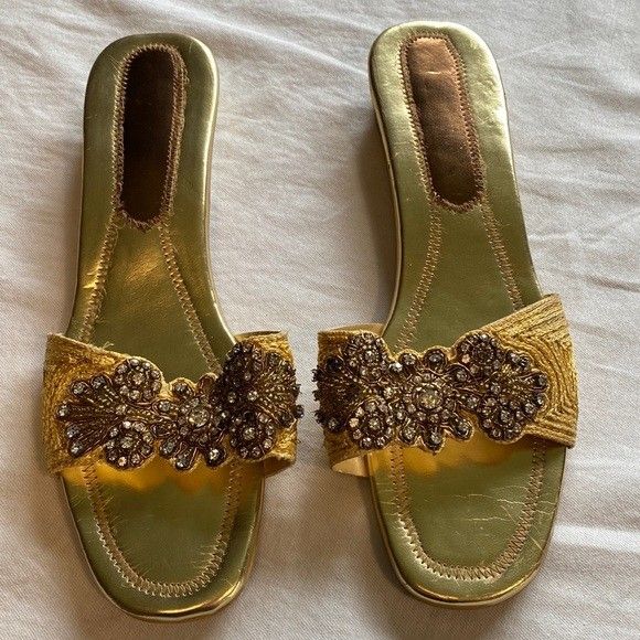Golden Slip On Sandals With Small Heel And Rhinestones
