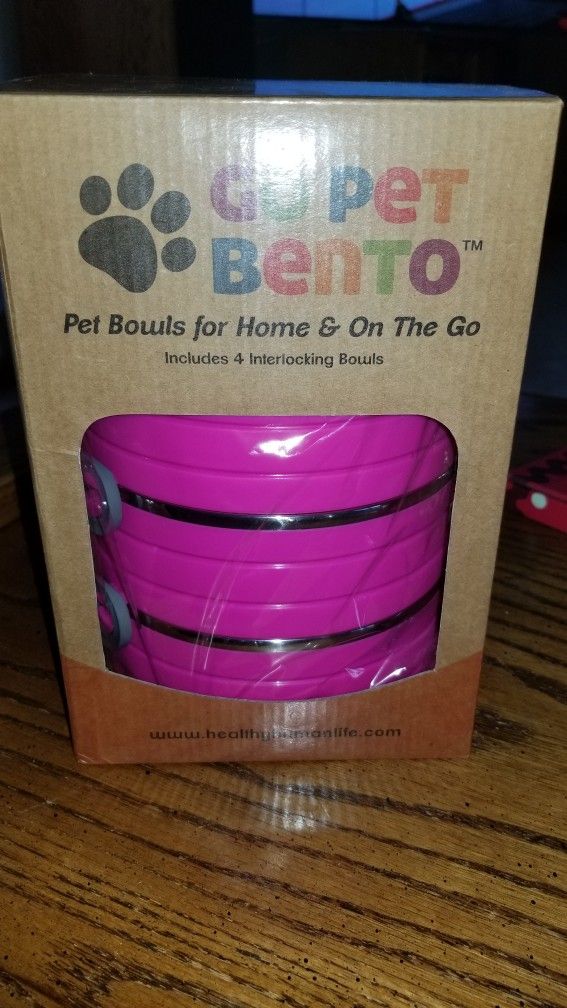NEW IN BOX HEALTHY HUMAN PORTABLE DOG AND PET TRAVEL BOWLS WITH LID. PICK UP MIDDLEBORO ONLY FINAL SALE 