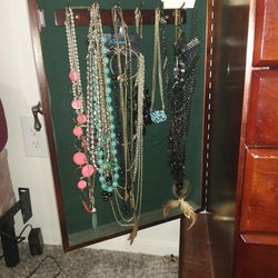 Costume Jewelry Necklaces 