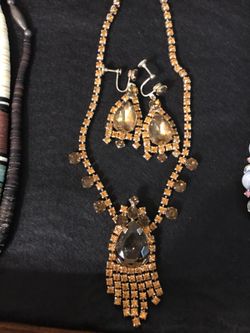 VINTAGE NECKLACE & EARRINGS