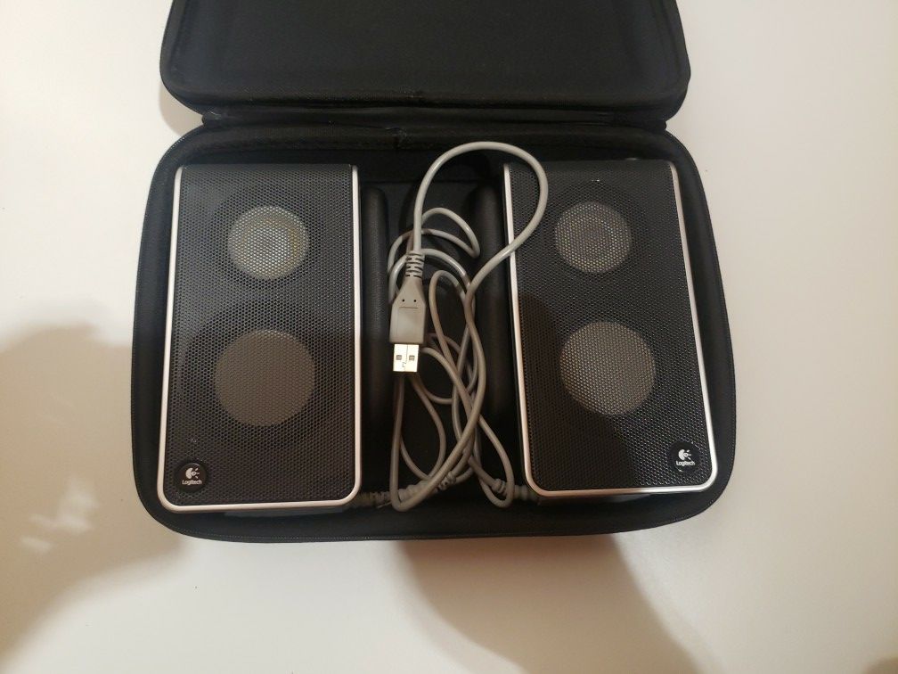 Logitech Computer/Laptop Speakers. Like new with case and support stands