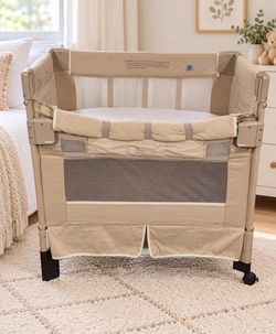 Baby Bedside Bassinet Co-Sleeper with Wheels