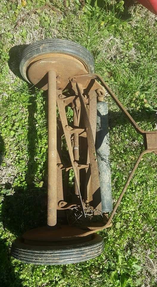 1947 bluegrass ball bearing reel mower made by Belknap HM co.