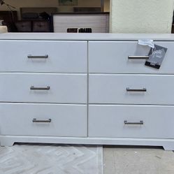 BRAND NEW 
Signature Design by Ashley 
Stelsie 6 Drawer Dresser
Item: B2588-31