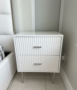 2 Nightstands