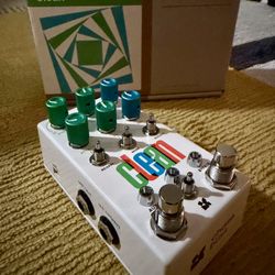 Chase Bliss: Clean Analog Compressor, Tremelo, Panner And Swell Effects Pedal 