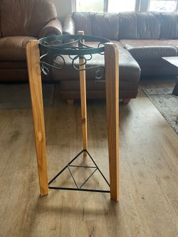 Plant stand/water jug stand