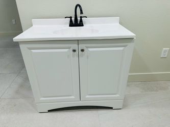 Bathroom Vanity - Like New!