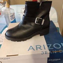 New Boots  Size 7.5 M For 30.00