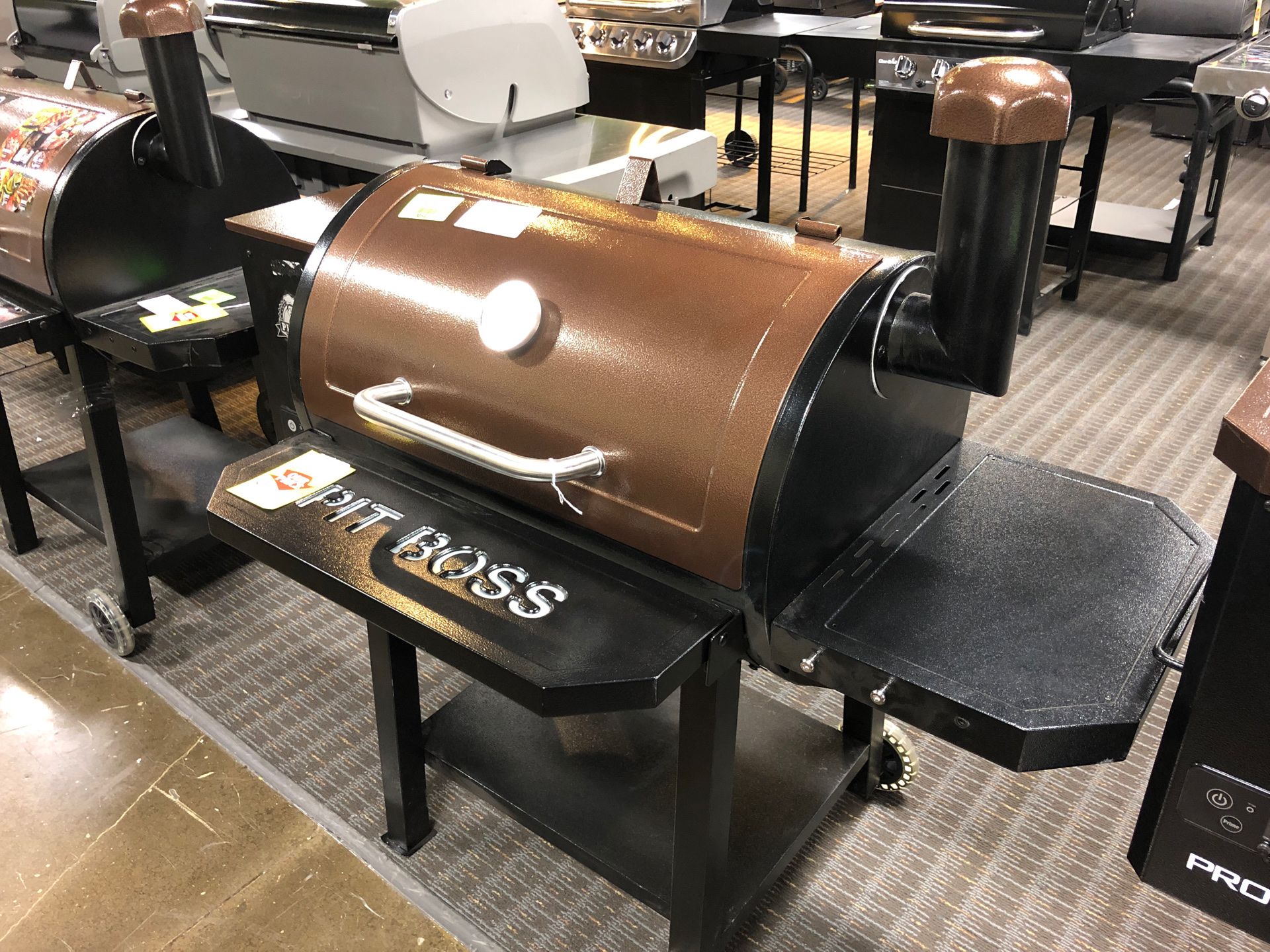 Brand New Pit Boss 820 Pro Series Wood Pellet Smoker