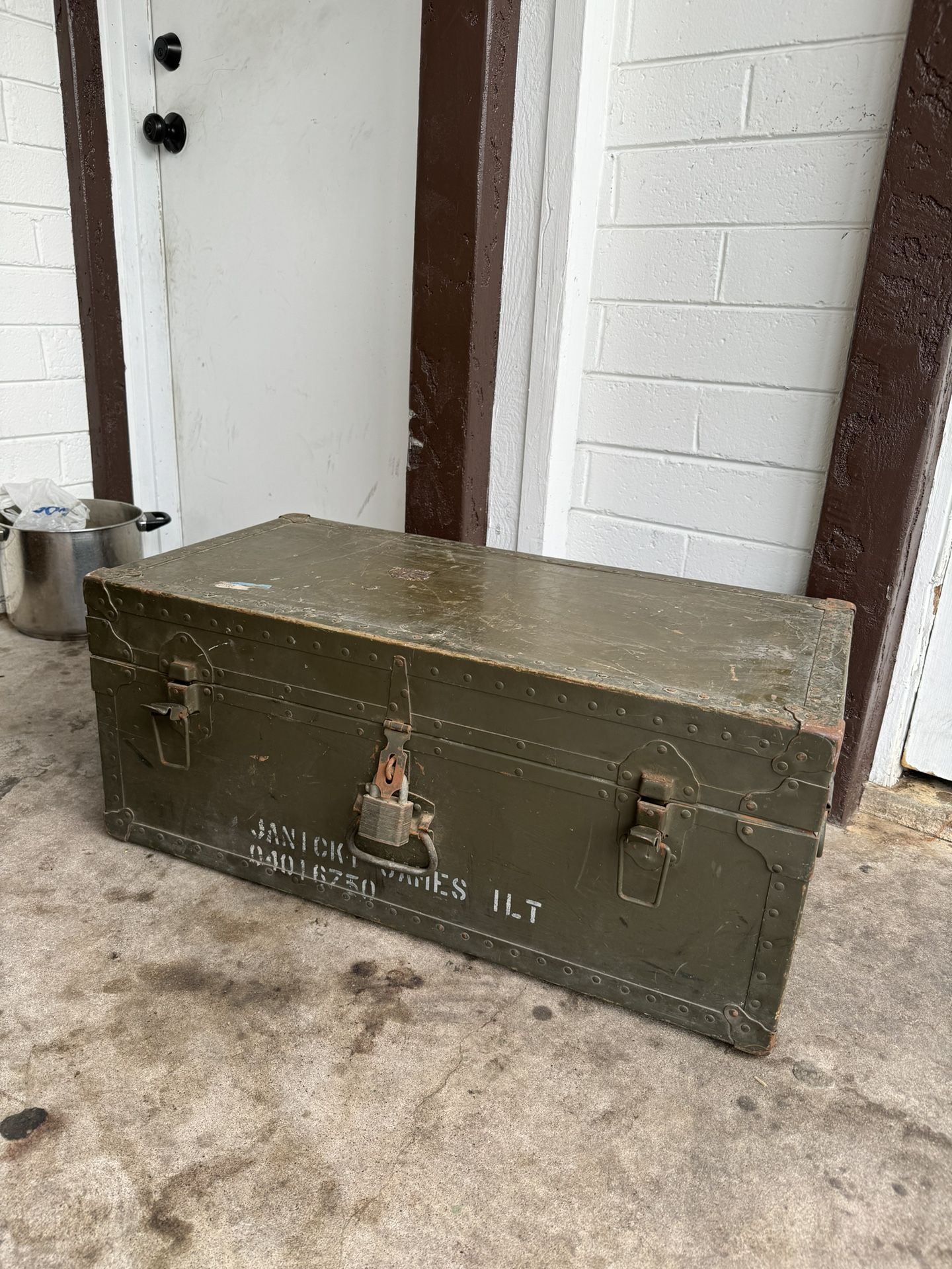 Vintage 1949 Doehler Metal Products Corp New York USMC Military Foot Locker Trunk